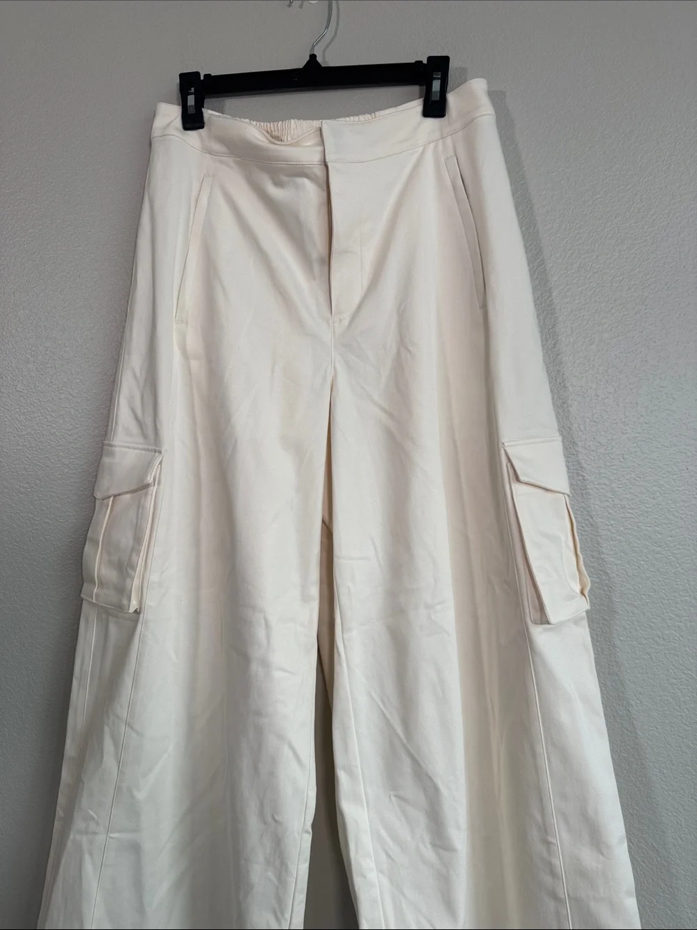 ALO High-Waist Night Out Cargo Trouser in White - L